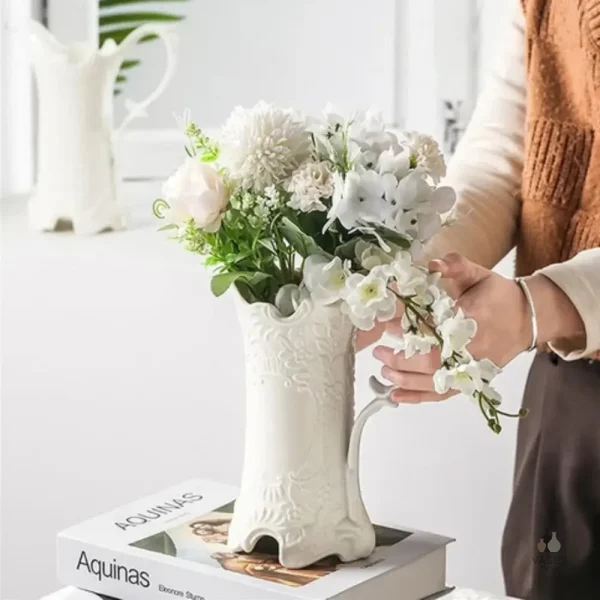 Vase artisanal en terre cuite rustique