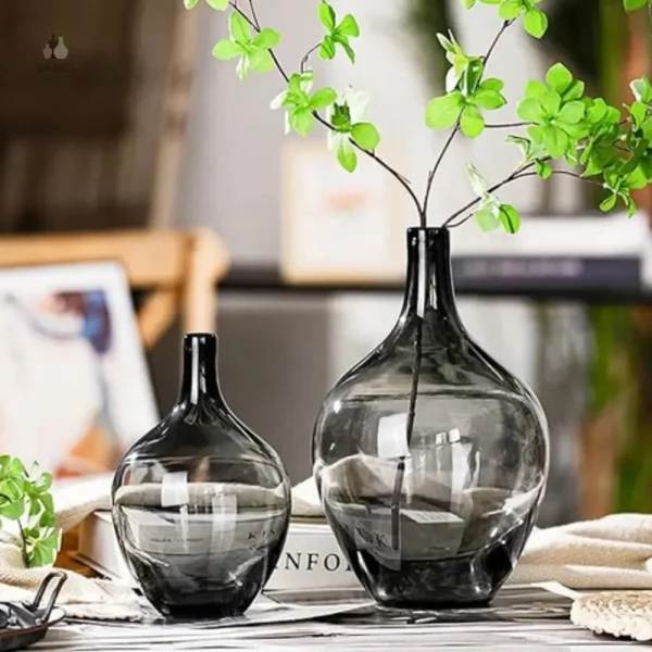 Vase dame jeanne noir élégant et contemporain