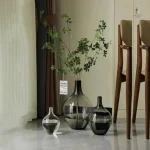 Vase en verre noir style dame jeanne
