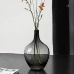 Vase dame jeanne noir, un choix moderne