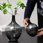 Vase noir, design dame jeanne intemporel