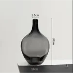 Vase noir en verre, style dame jeanne