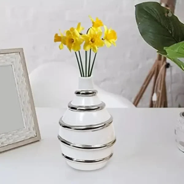 Vase design minimaliste pour fleurs fraîches