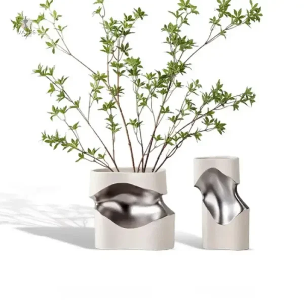 Vase contemporain au style épuré et minimaliste
