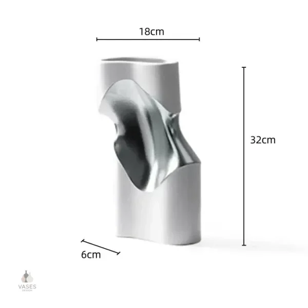 Vase design aux formes géométriques audacieuses