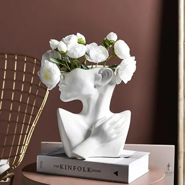 Vase visage moderne avec design unique