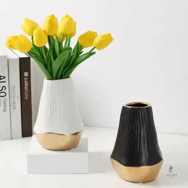 Vase en céramique aux lignes épurées
