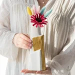 Vase artistique avec formes géométriques