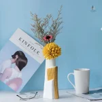 Vase design épuré pour fleurs fraîches
