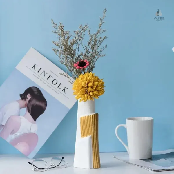 Vase design épuré pour fleurs fraîches