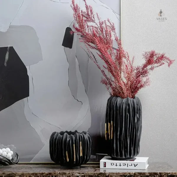 Vase design noir contemporain