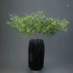 Vase noir design minimaliste pour intérieur stylé