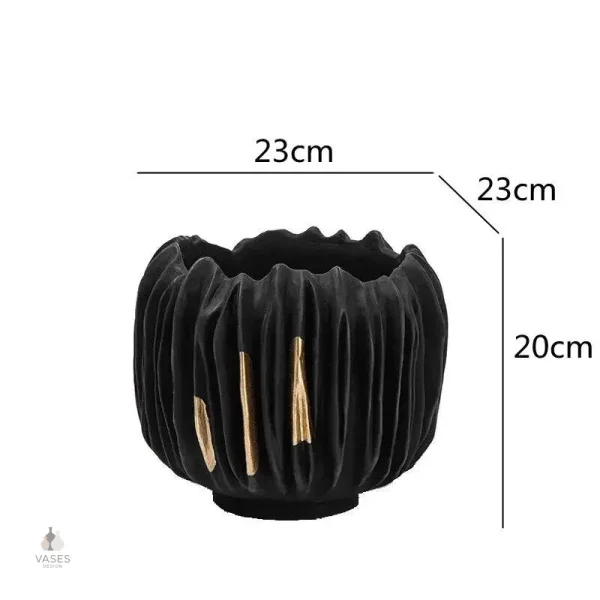 Vase design noir, accessoire décoratif intemporel