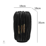 Vase noir sculptural pour une touche artistique