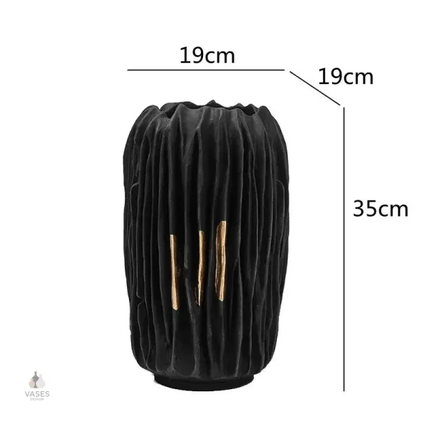 Vase noir sculptural pour une touche artistique