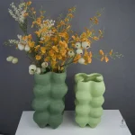 Vase décoratif en teinte verte