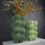 Vase vert au style minimaliste