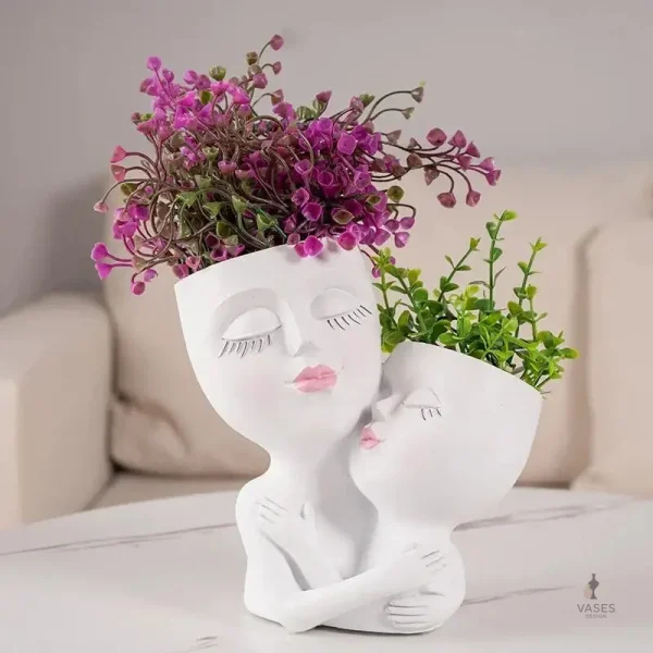 Vase décoratif aux formes humaines, idéal pour la décoration intérieure