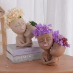 Vase sculptural à double visage, parfait pour les fleurs