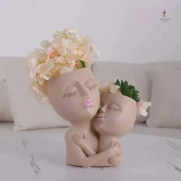 Vase contemporain à motifs de visage, accessoire décoratif