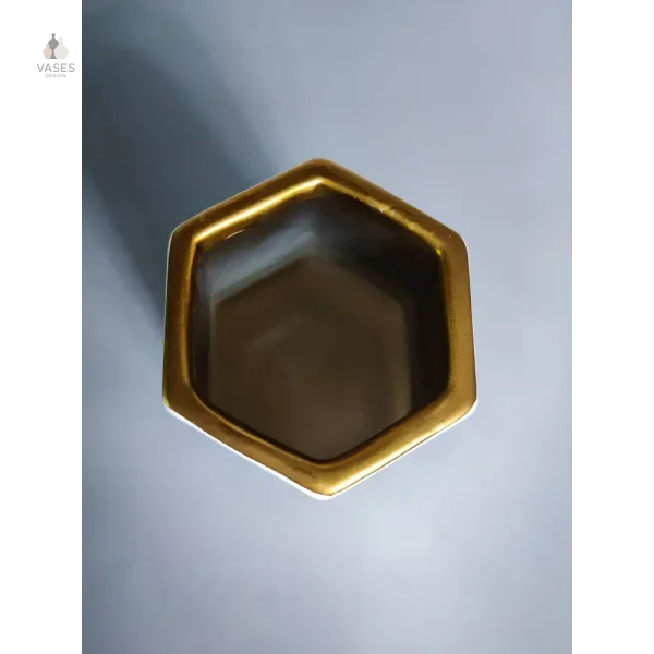 Vase contemporain en or et blanc pour la maison