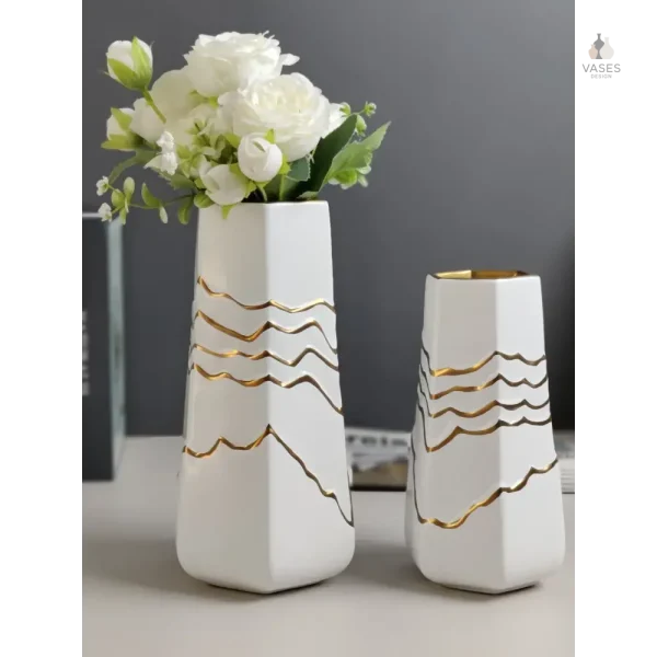 Vase élégant en or et blanc pour style contemporain