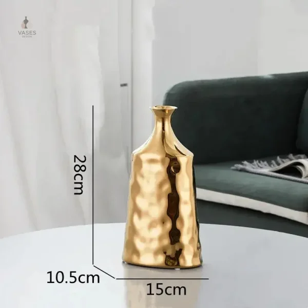 Vase décoratif doré avec texture martelée