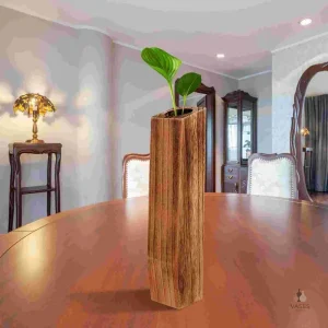 Vase en bois au design effet bois naturel