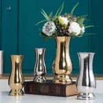 Vase en acier inoxydable élégant