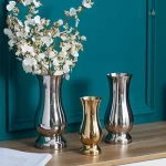 Vase en acier avec finition brillante