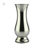 Vase en acier au style épuré et chic