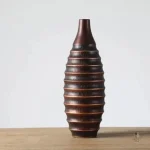 Vase artisanal à effet bois
