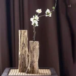Vase en bois brut au design naturel