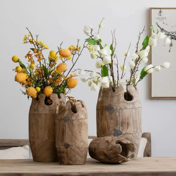 Vase en bois naturel