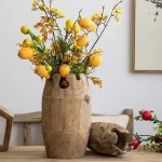 Vase en bois élégant