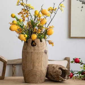 Vase en bois élégant