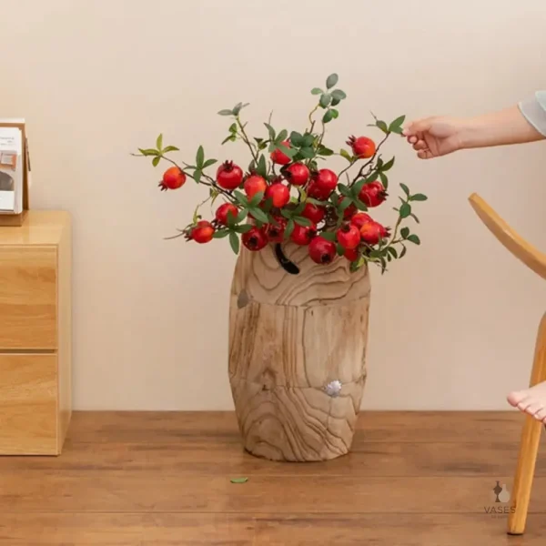 Vase en bois clair