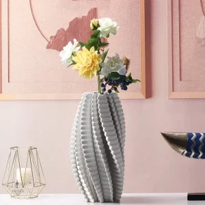Vase en céramique avec motifs en relief uniques