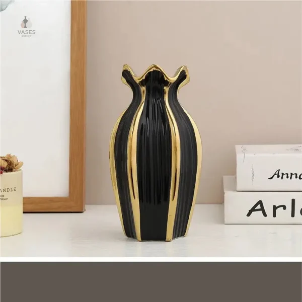 Vase en céramique aux formes organiques et douces