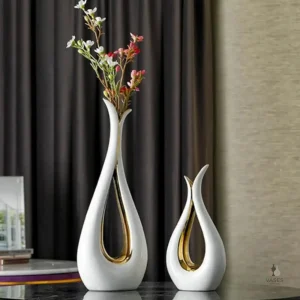 Vase en céramique blanc au design épuré