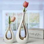 Vase blanc en céramique pour décoration intérieure