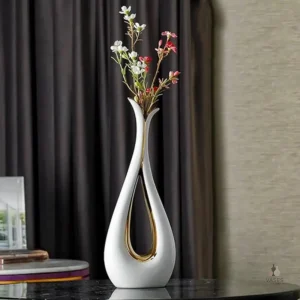 Vase en céramique blanc pour fleurs fraîches