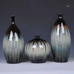 Vase design en céramique, parfait pour une table d'appoint
