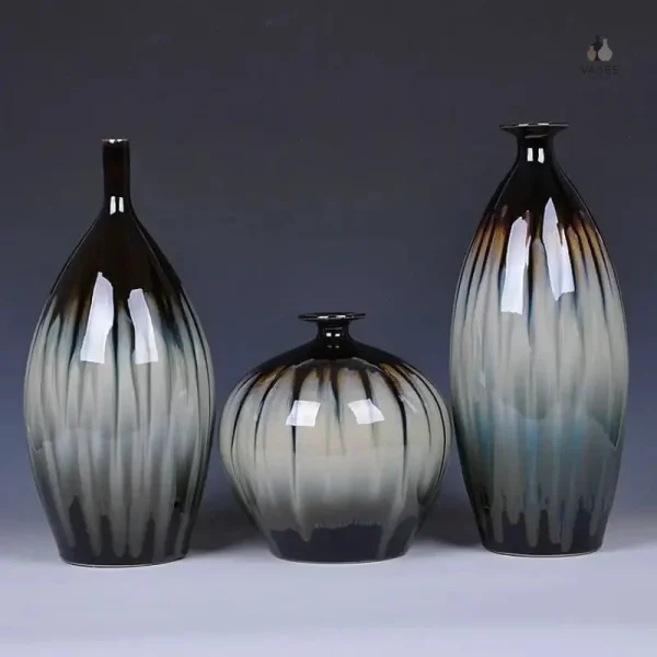 Vase design en céramique, parfait pour une table d'appoint