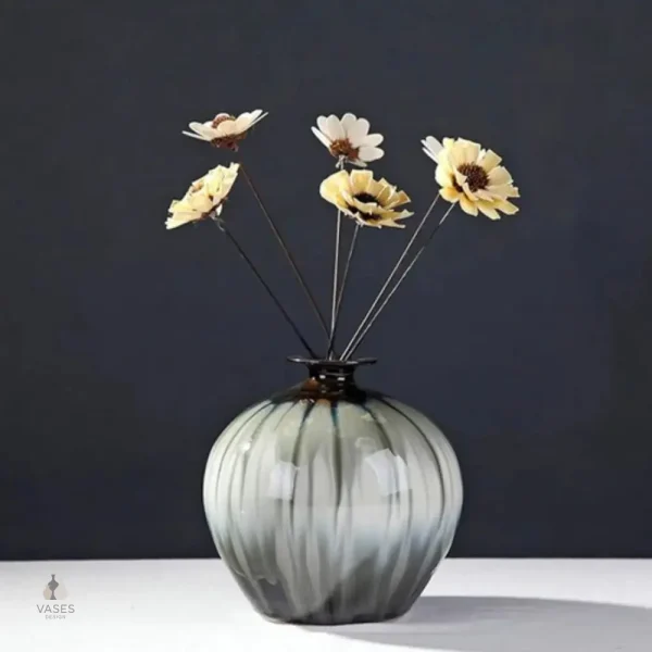 Vase céramique élégant pour décoration intérieure