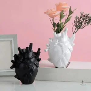 Vase en forme de coeur humain, design unique et artistique