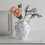 Vase humain en forme de cœur, idéal pour fleurs