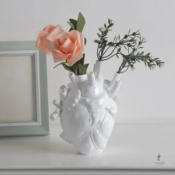 Vase humain en forme de cœur, idéal pour fleurs