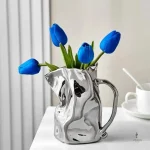 Vase cruche décoratif en matériau durable