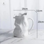 Vase cruche aux courbes élégantes et modernes